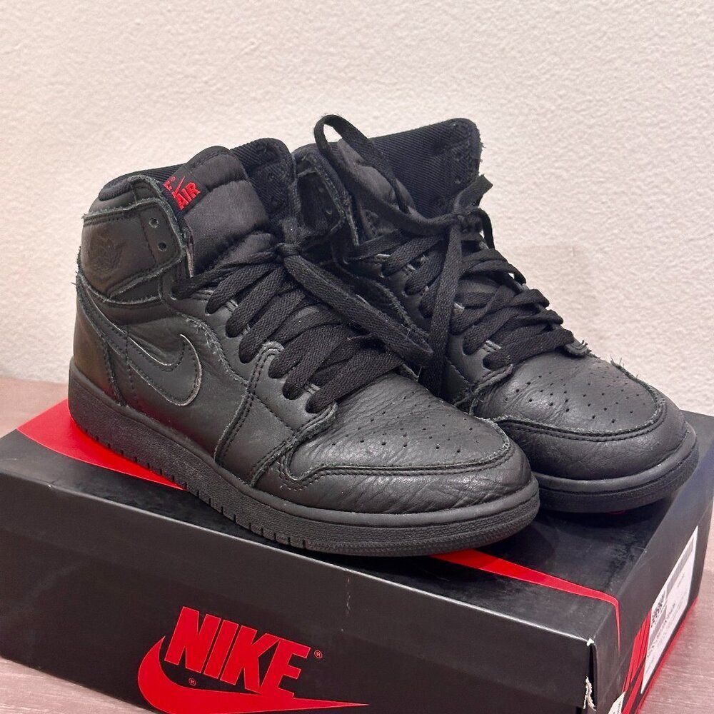 AIR JORDAN 1 RETRO HIGH OG BG 575441 022 BLACK/UNIVERSITY RED SIZE 6Y - Picture 4 of 11